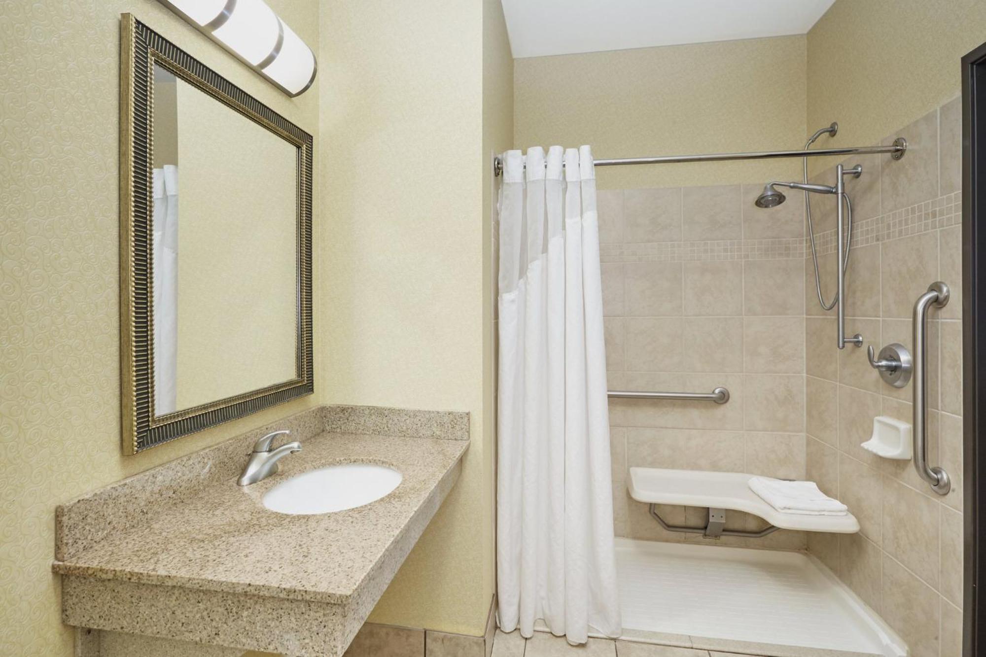 Holiday Inn Express & Suites Madison-Verona By Ihg Екстер'єр фото